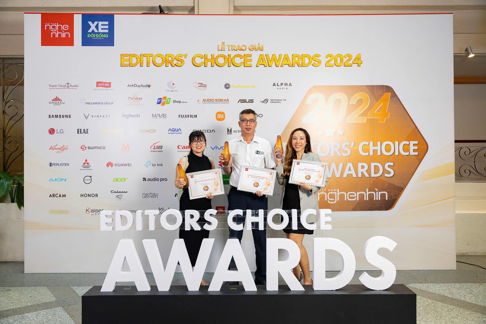 [NEWS] CANON – LÊ BẢO MINH NHẬN GIẢI THƯỞNG TẠI LỄ TRAO GIẢI EDITORS’ CHOICE AWARDS 2024